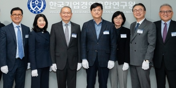 [Who Is ?] 김창수 F&F 대표이사 사장 겸 F&F홀딩스 회장