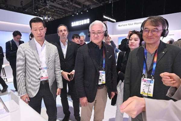아모레퍼시픽 지분 승계 안갯속, 서경배 구상에는 소유와 경영 분리도 있을까 