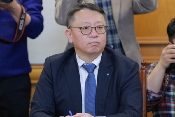 우리은행 내부통제는 위로 향한다, 정진완 '최고위 임원 비리' 불명예 씻어낼까 