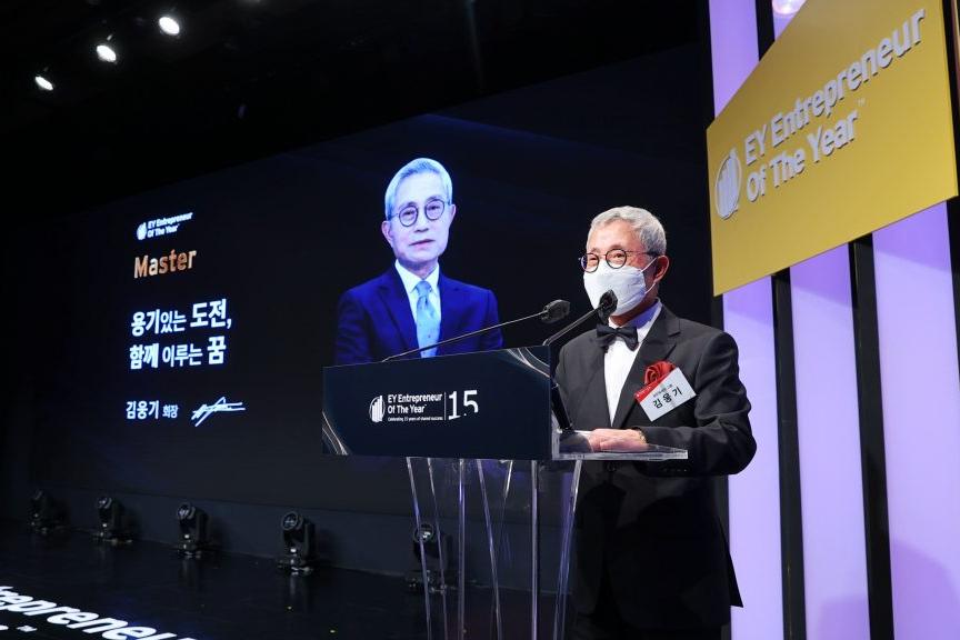 김웅기 의류 무역회사에서 자산 6조 글로벌세아그룹 키웠다, 세 딸 중 누가 후계자 되나 