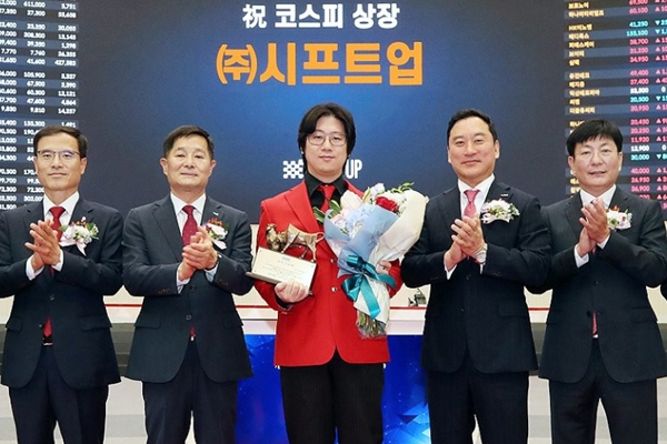 '야하다' 조롱받던 일러스트레이터 김형태, 시프트업 어떻게 글로벌 게임업계 뒤집었나