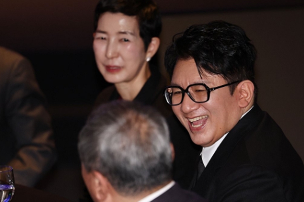 하이브 방시혁 오너 리스크 '뿌리'는 어디인가, 견제장치 없는 창업주의 아킬레스건