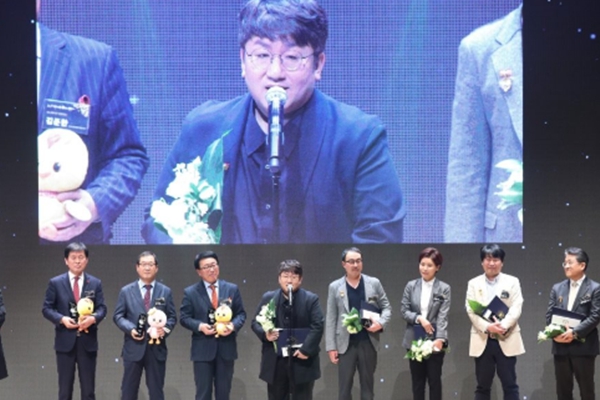 하이브 경쟁력이었던 방시혁 이제 오너 리스크 폭탄으로, BTS 복귀가 구세주 될까  