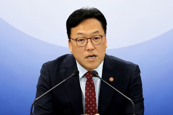 윤석열이 임명한 금융위원장 김병환, 이재명 정부와 손발 척척 맞추는 '관료적 소신'