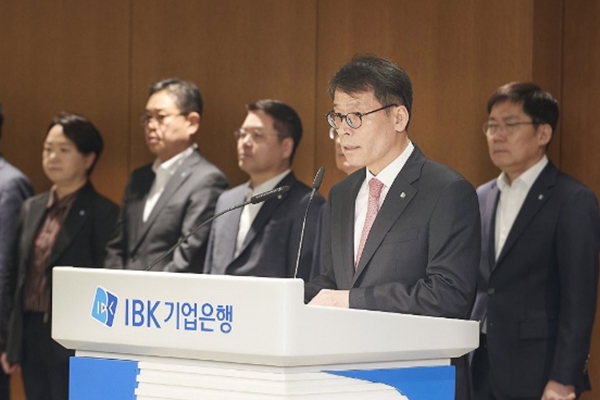 김성태 IBK기업은행 쇄신안 마무리단계 왔지만. 상장사와 국책은행 '이중 정체성'에 한계 