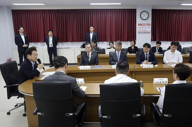 대통령 움직이자 SPC그룹 산재 대책 속전속결, SPC삼립 대표 김범수 "야간근로 줄이겠다"