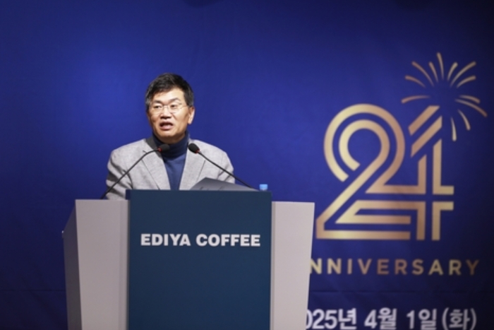 승승장구 이디야 이제는 샌드위치 신세인데, 문창기 대표 자주 바꾸고 승계작업 관심 둬   