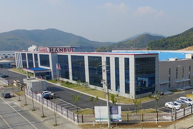 한국화장품 방계 잇츠한불 임병철 두 자녀 경영권 승계 확정적, 동생과 조카 지분은 변수