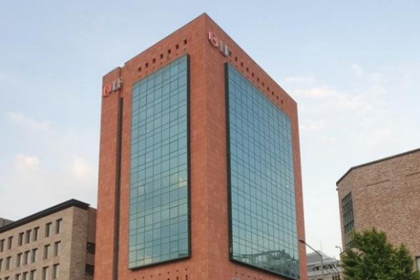 LF 구본걸 끝없는 사업다각화 시도, 패션 외 성장동력 찾기 필요하나 무리한 외형 확대 우려도